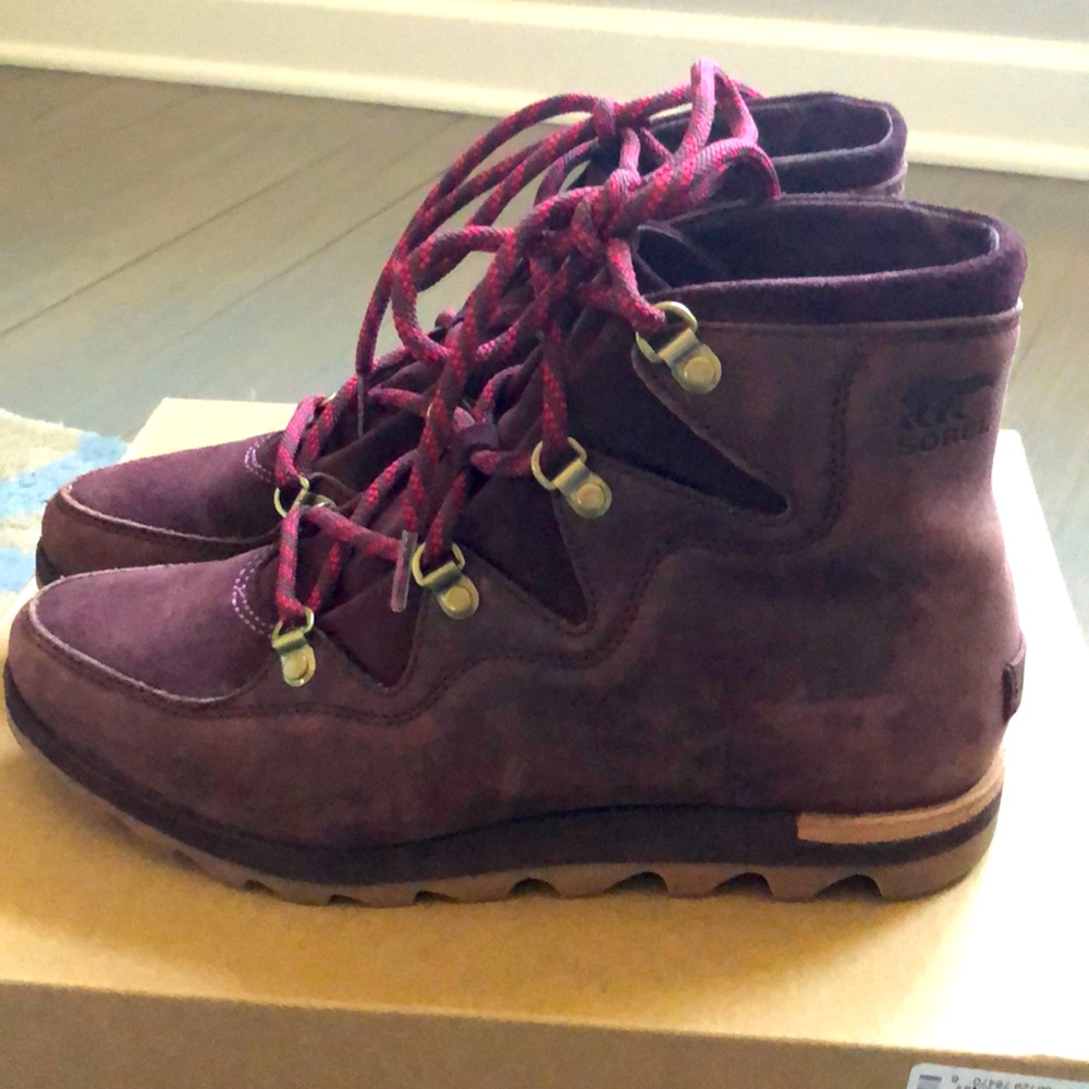 Sorel Size 9.5 sorel leather boots